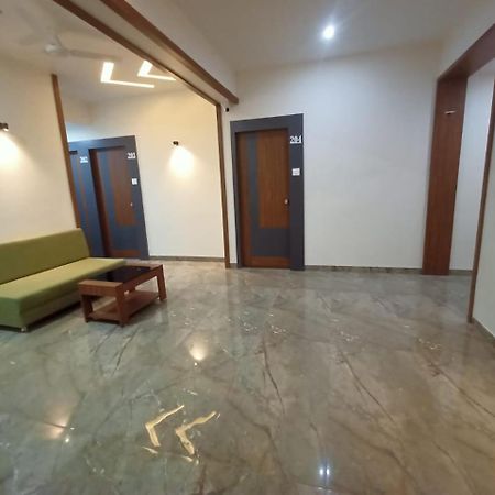 Hotel Crossview Palanpur Kültér fotó