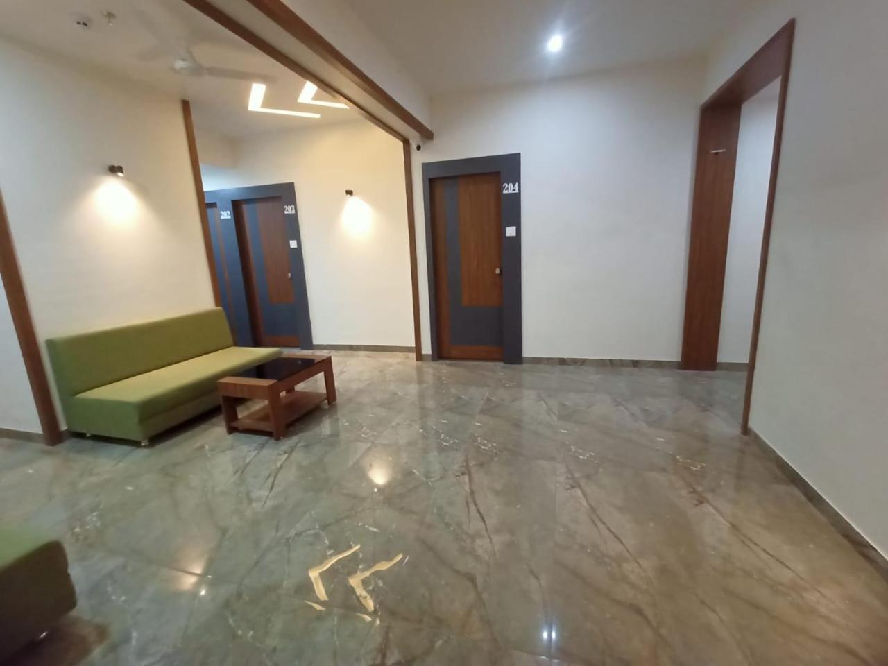 Hotel Crossview Palanpur Kültér fotó