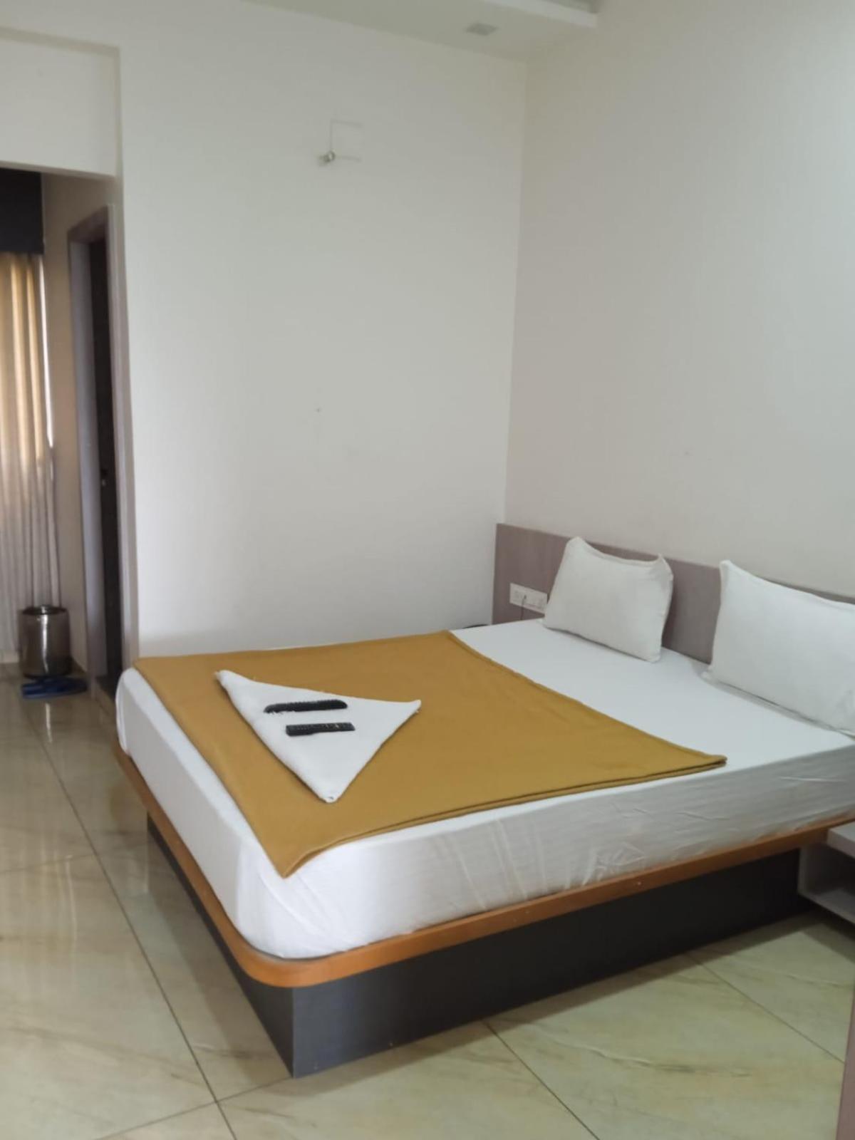 Hotel Crossview Palanpur Kültér fotó