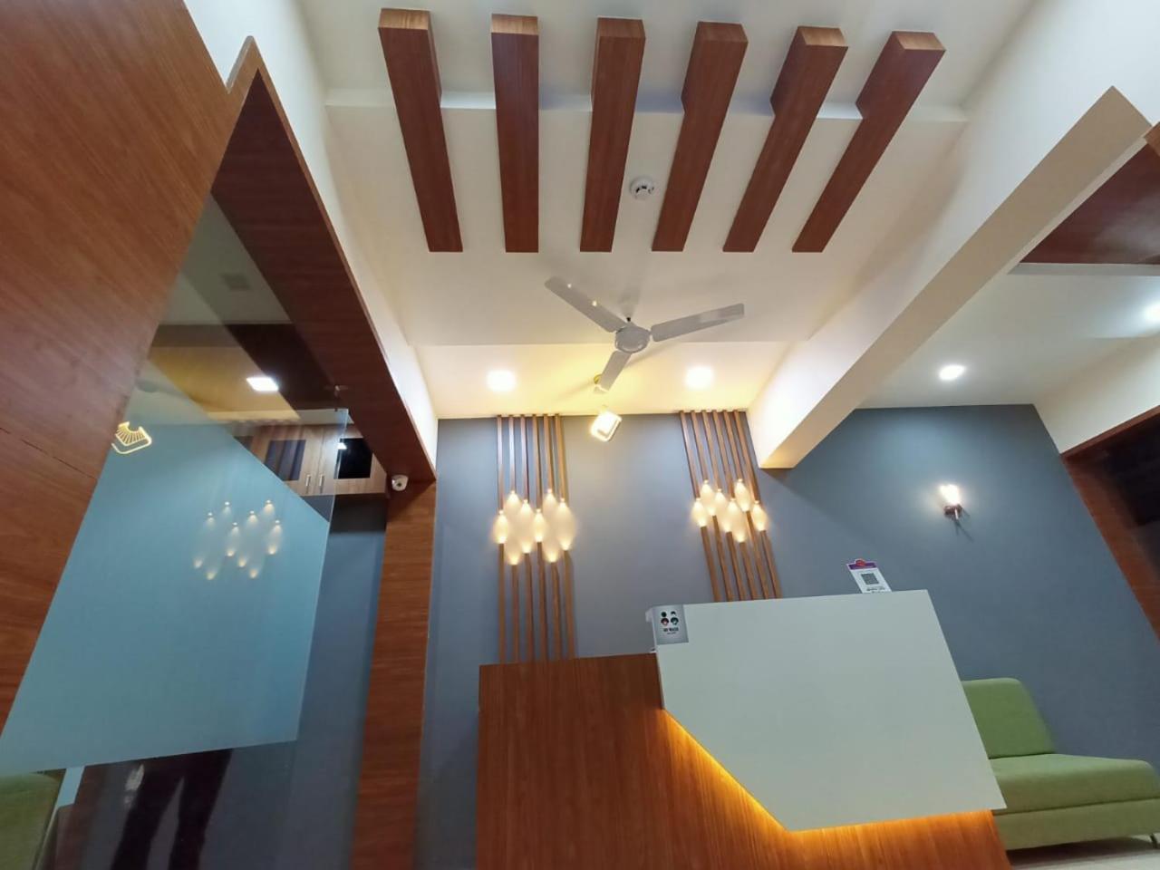 Hotel Crossview Palanpur Kültér fotó