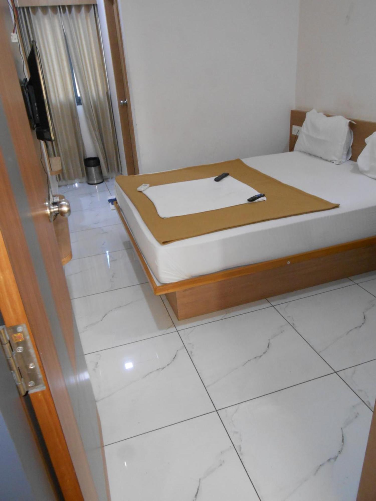 Hotel Crossview Palanpur Kültér fotó