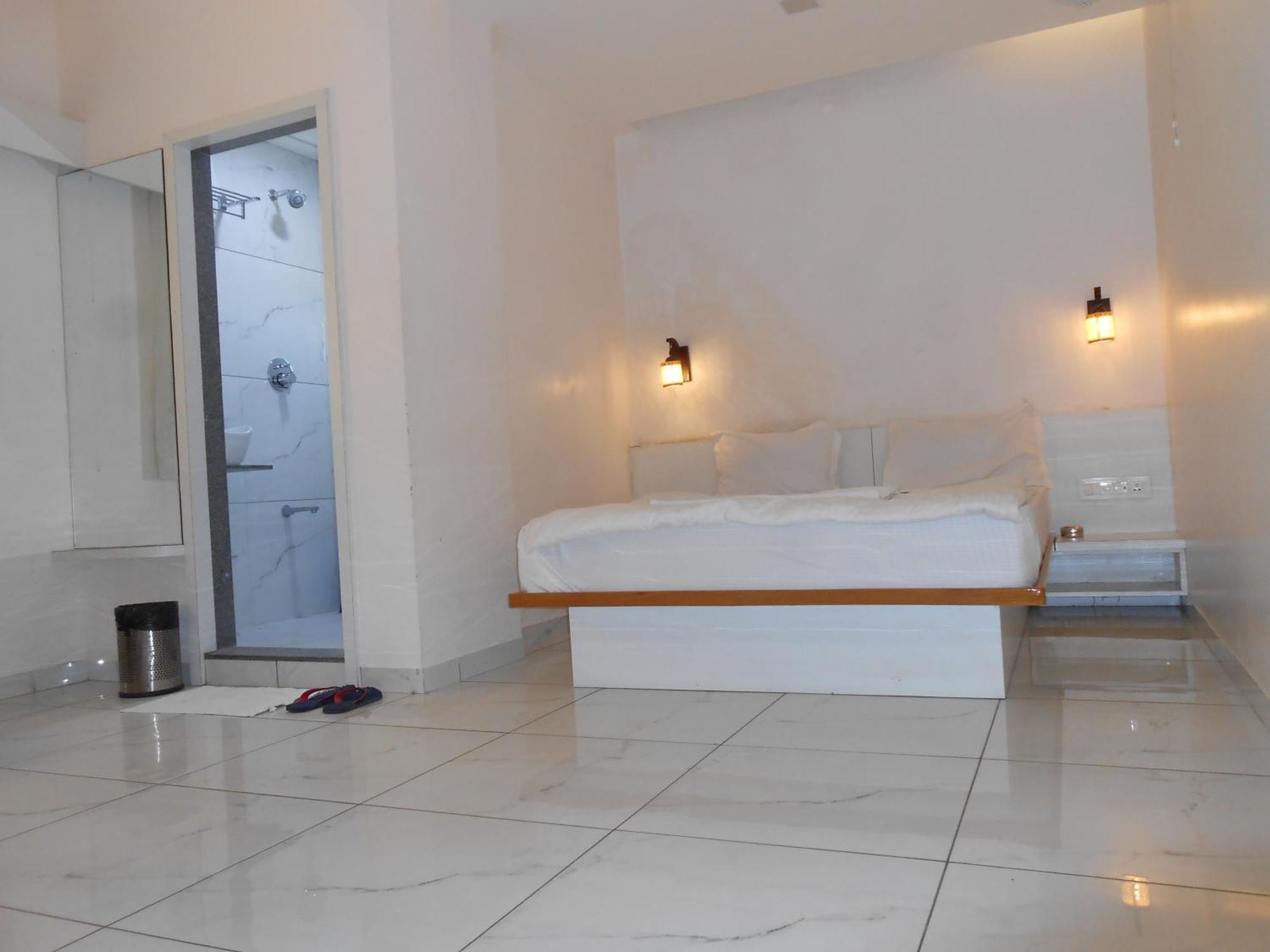 Hotel Crossview Palanpur Kültér fotó
