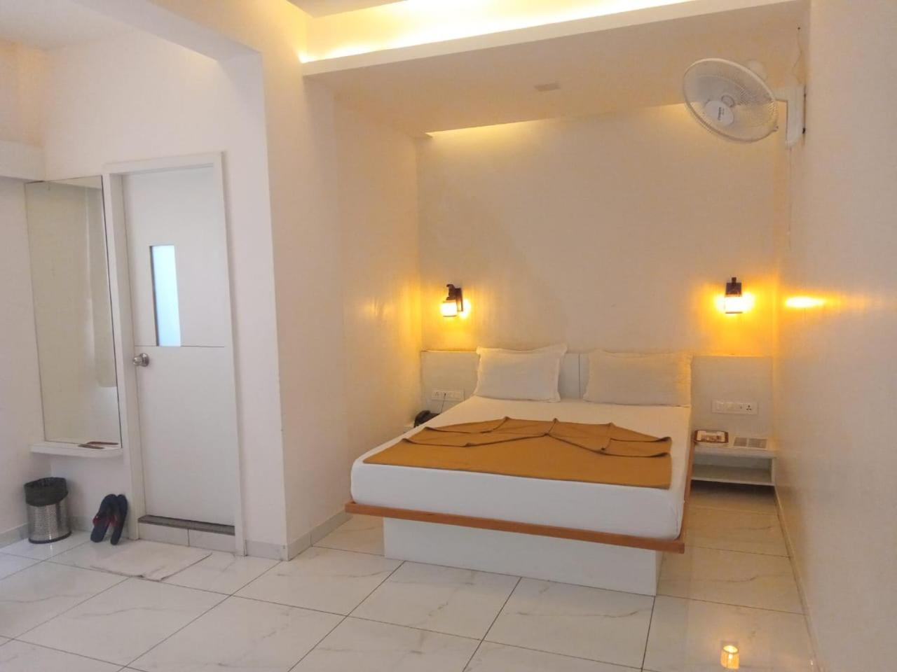 Hotel Crossview Palanpur Kültér fotó